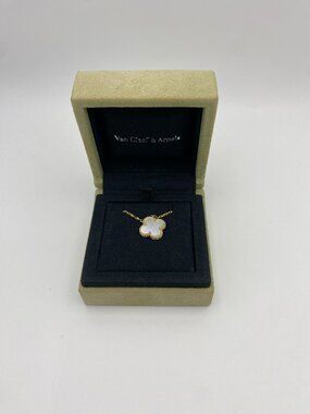 Authentic Van Cleef & Arpels Vintage Alhambra Mother of Pearl Necklace 18K YG